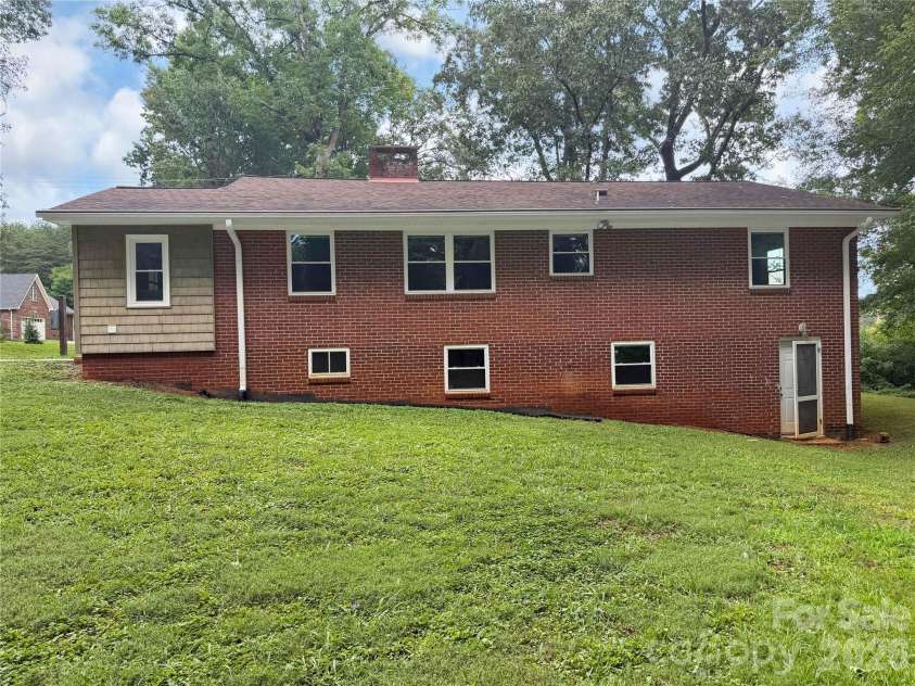 501 Rhodes Avenue, Kings Mountain, NC 28086.  MLS# CAR4408076, YatesRealty ID 41638. 