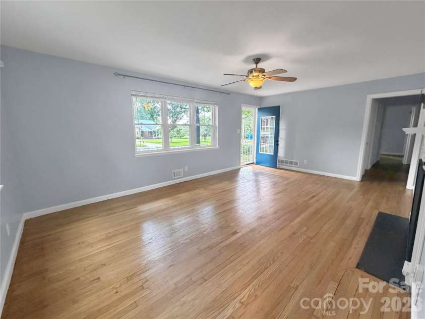 501 Rhodes Avenue, Kings Mountain, NC 28086.  MLS# CAR4408076, YatesRealty ID 41638. 