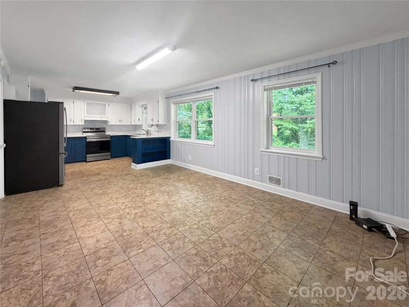 501 Rhodes Avenue, Kings Mountain, NC 28086.  MLS# CAR4408076, YatesRealty ID 41638. 