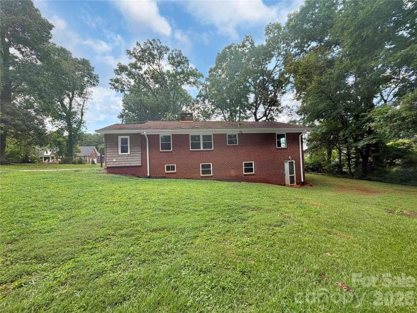 501 Rhodes Avenue, Kings Mountain, NC 28086.  MLS# CAR4408076, YatesRealty ID 41638. 