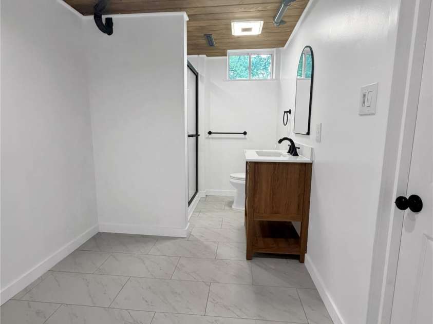 501 Rhodes Avenue, Kings Mountain, NC 28086.  MLS# CAR4408076, YatesRealty ID 41638. Basement Bath