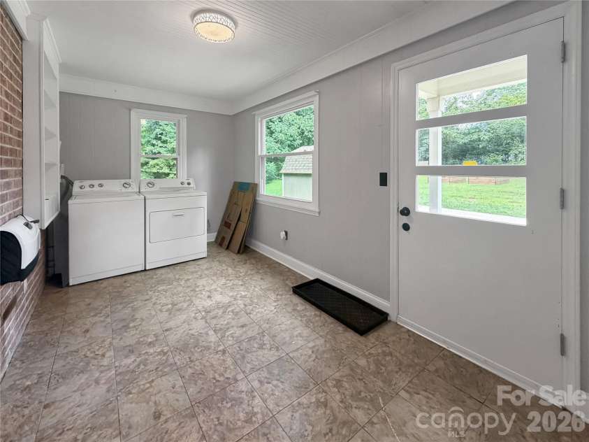 501 Rhodes Avenue, Kings Mountain, NC 28086.  MLS# CAR4408076, YatesRealty ID 41638. Laundry/Mud Room