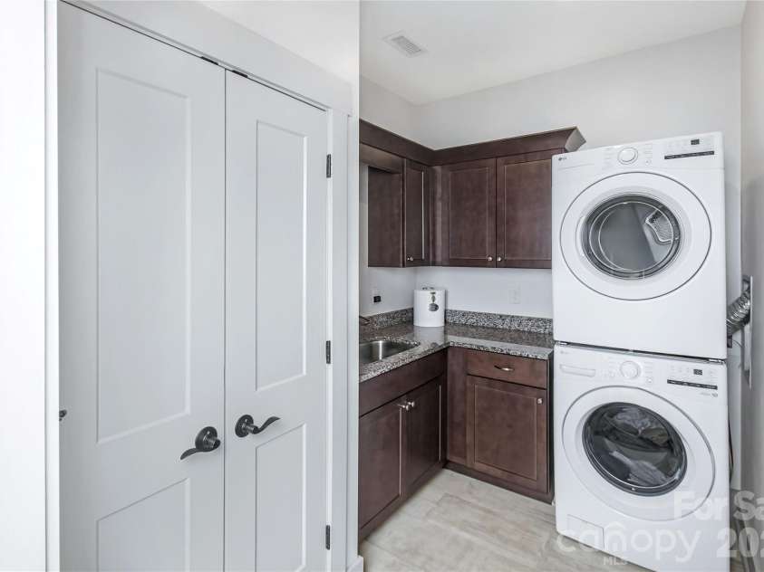 157 Copper Valley Lane, Hendersonville, NC 28739.  MLS# CAR4401396, YatesRealty ID 41639. Functional Laundry