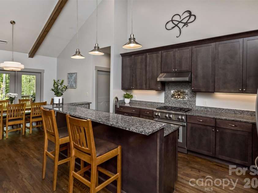 157 Copper Valley Lane, Hendersonville, NC 28739.  MLS# CAR4401396, YatesRealty ID 41639. Gourmet Kitchen