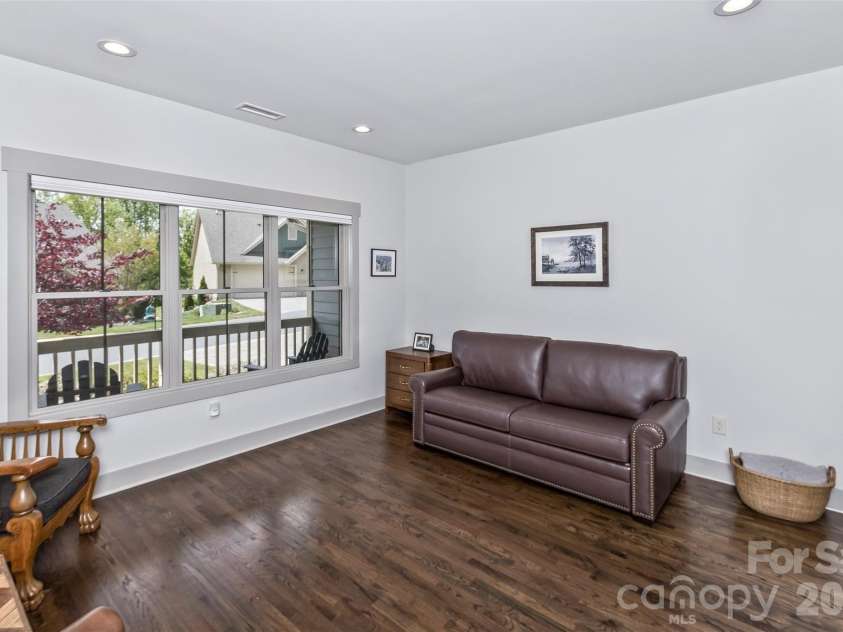 157 Copper Valley Lane, Hendersonville, NC 28739.  MLS# CAR4401396, YatesRealty ID 41639. Large Guest/Flexroom