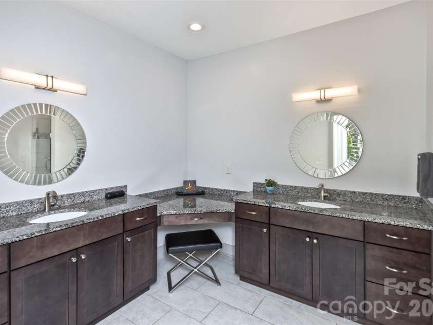 157 Copper Valley Lane, Hendersonville, NC 28739.  MLS# CAR4401396, YatesRealty ID 41639. Luxury Primary Bathroom