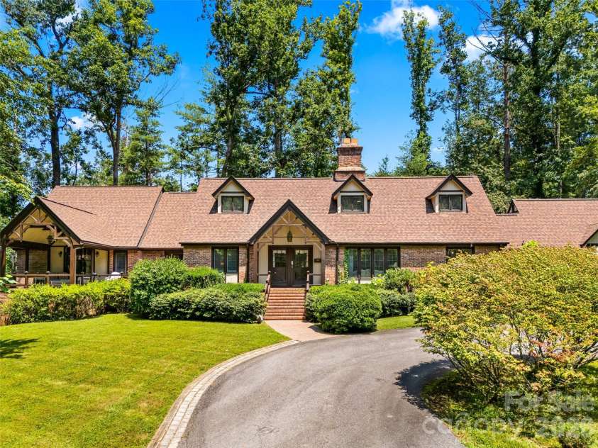 122 Stuyvesant Road, Asheville, NC 28803.  MLS# CAR4409602, YatesRealty ID 41640. 