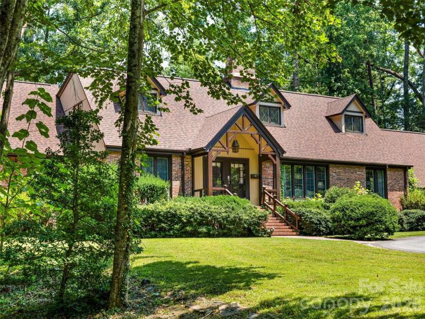 122 Stuyvesant Road, Asheville, NC 28803.  MLS# CAR4409602, YatesRealty ID 41640. 