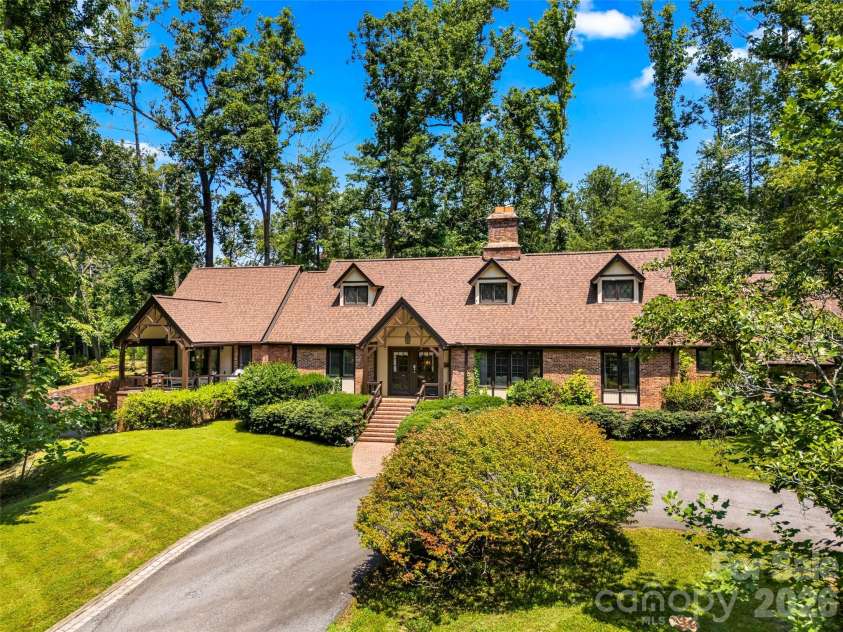 122 Stuyvesant Road, Asheville, NC 28803.  MLS# CAR4409602, YatesRealty ID 41640. 