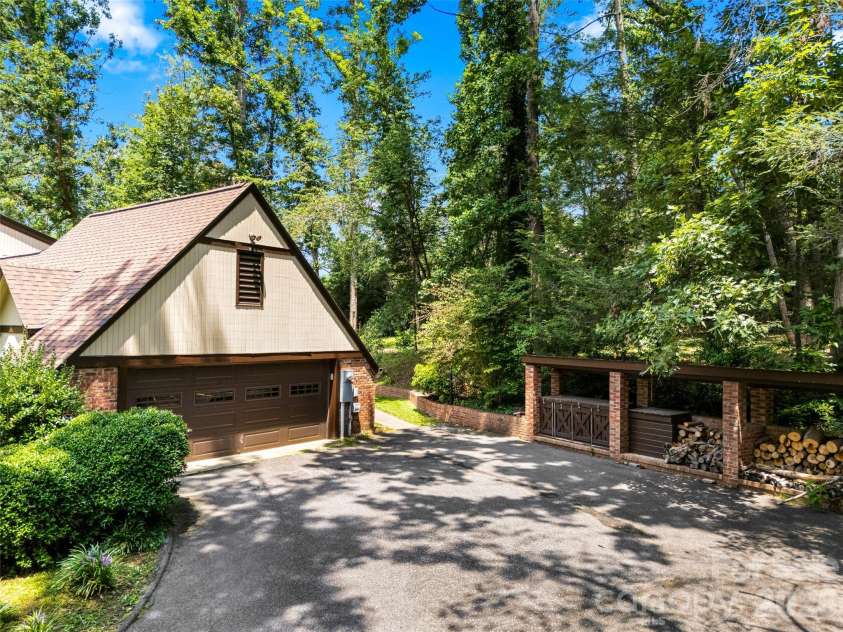 122 Stuyvesant Road, Asheville, NC 28803.  MLS# CAR4409602, YatesRealty ID 41640. 