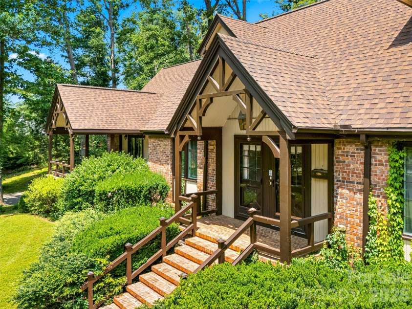 122 Stuyvesant Road, Asheville, NC 28803.  MLS# CAR4409602, YatesRealty ID 41640. 