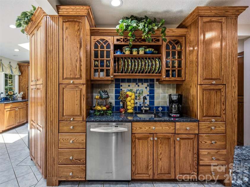 122 Stuyvesant Road, Asheville, NC 28803.  MLS# CAR4409602, YatesRealty ID 41640. 