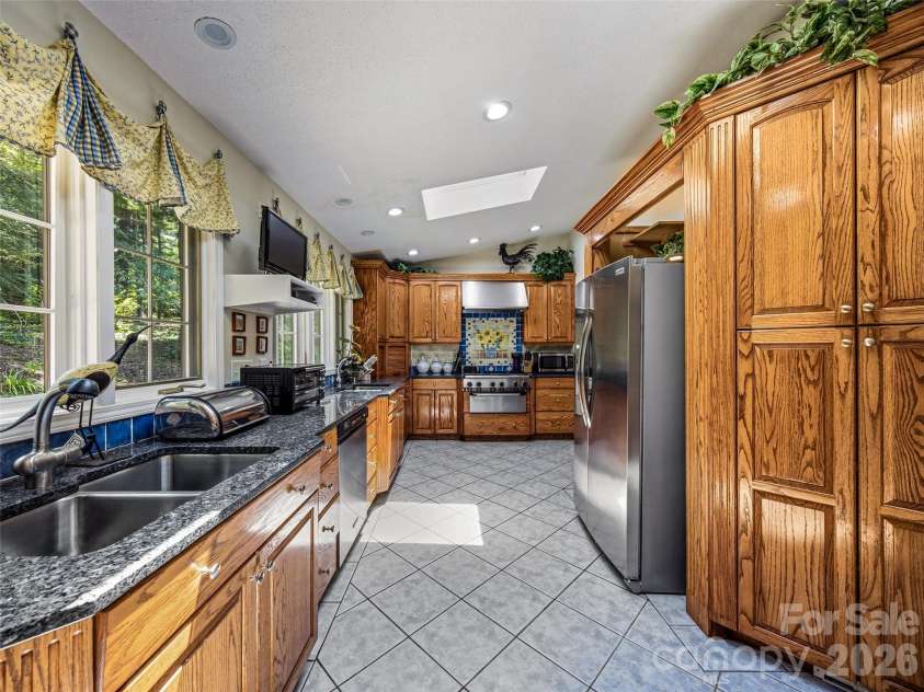 122 Stuyvesant Road, Asheville, NC 28803.  MLS# CAR4409602, YatesRealty ID 41640. 