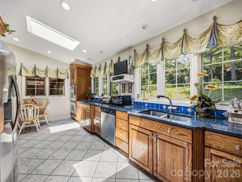 122 Stuyvesant Road, Asheville, NC 28803.  MLS# CAR4409602, YatesRealty ID 41640. 
