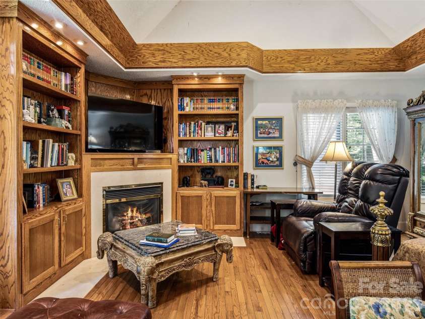122 Stuyvesant Road, Asheville, NC 28803.  MLS# CAR4409602, YatesRealty ID 41640. 