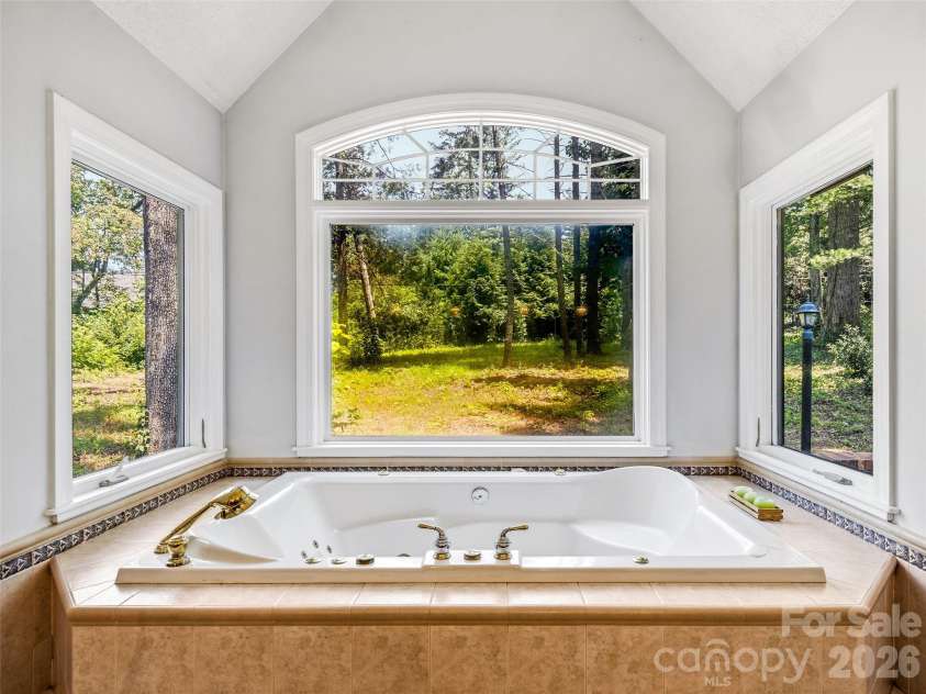 122 Stuyvesant Road, Asheville, NC 28803.  MLS# CAR4409602, YatesRealty ID 41640. 