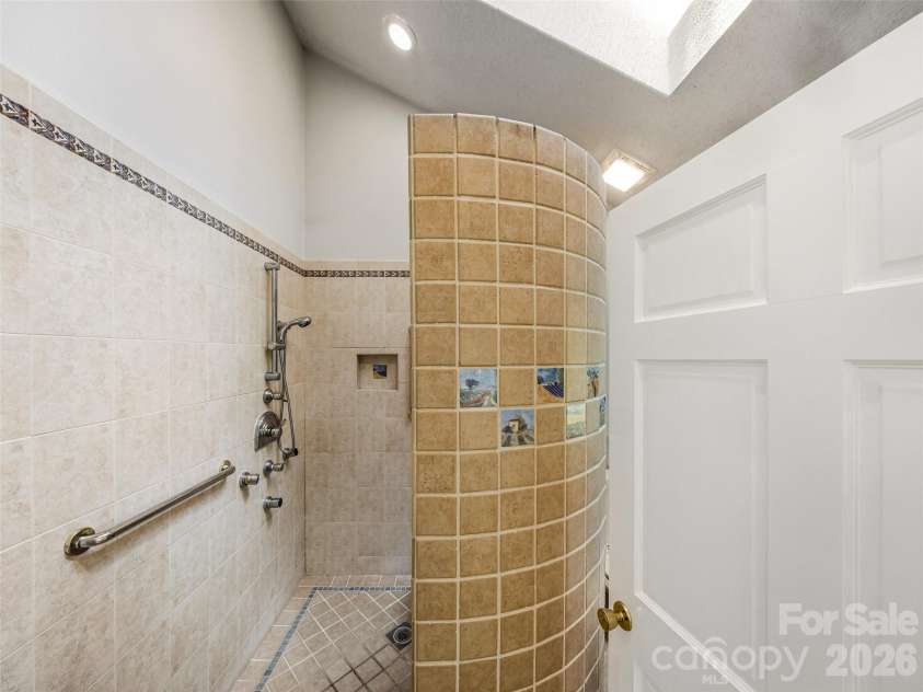 122 Stuyvesant Road, Asheville, NC 28803.  MLS# CAR4409602, YatesRealty ID 41640. 