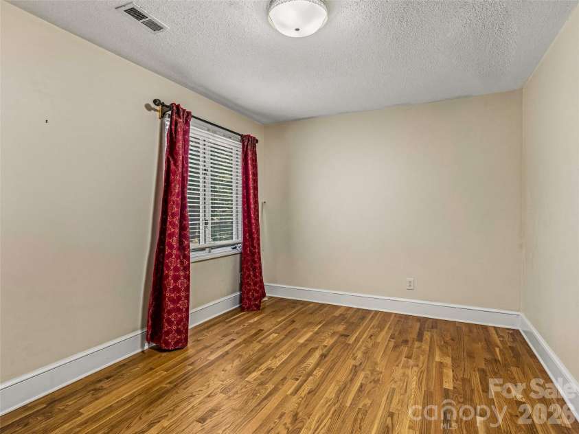 122 Stuyvesant Road, Asheville, NC 28803.  MLS# CAR4409602, YatesRealty ID 41640. 