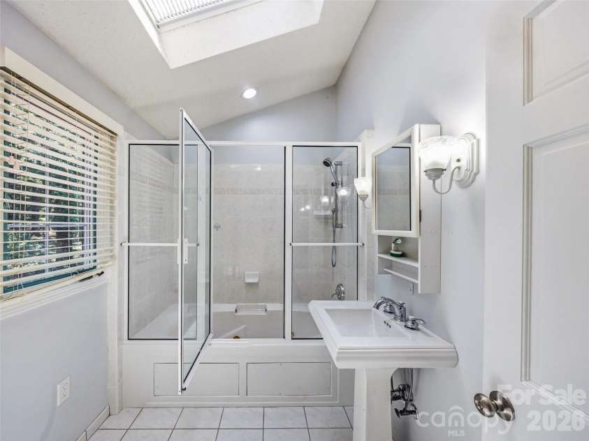 122 Stuyvesant Road, Asheville, NC 28803.  MLS# CAR4409602, YatesRealty ID 41640. 