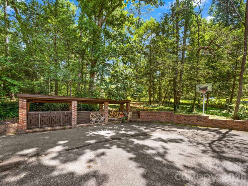 122 Stuyvesant Road, Asheville, NC 28803.  MLS# CAR4409602, YatesRealty ID 41640. 
