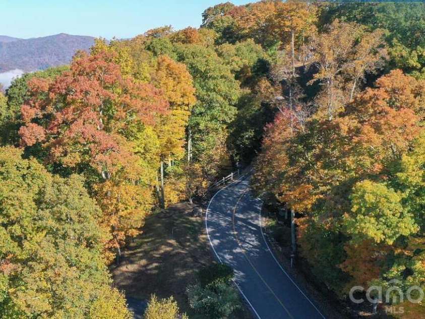 Lot 91 Apple Brandy Way, Burnsville, NC 28714.  MLS# CAR4409964, YatesRealty ID 41641. ALL-PAVED ACCESS