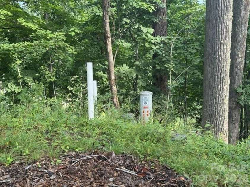 Lot 91 Apple Brandy Way, Burnsville, NC 28714.  MLS# CAR4409964, YatesRealty ID 41641. UNDERGROUND UTILITIES