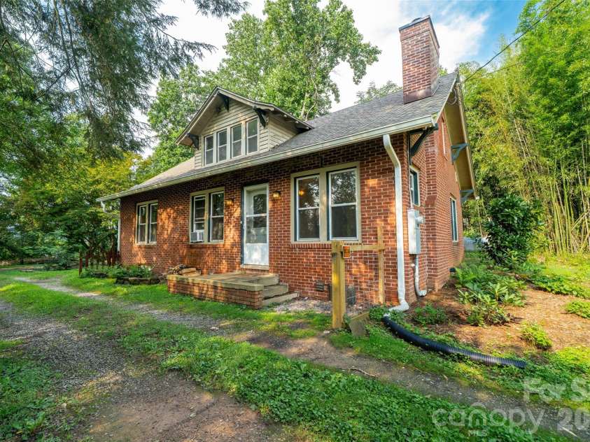 76 Starnes Cove Road, Asheville, NC 28806.  MLS# CAR4406015, YatesRealty ID 41642. 