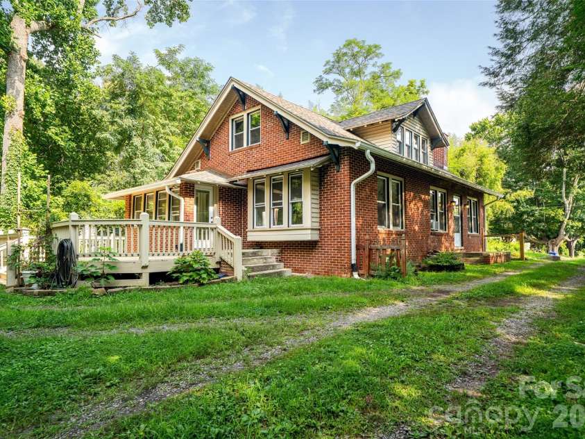 76 Starnes Cove Road, Asheville, NC 28806.  MLS# CAR4406015, YatesRealty ID 41642. 