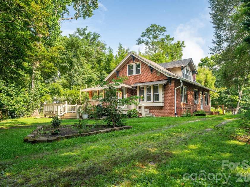 76 Starnes Cove Road, Asheville, NC 28806.  MLS# CAR4406015, YatesRealty ID 41642. 