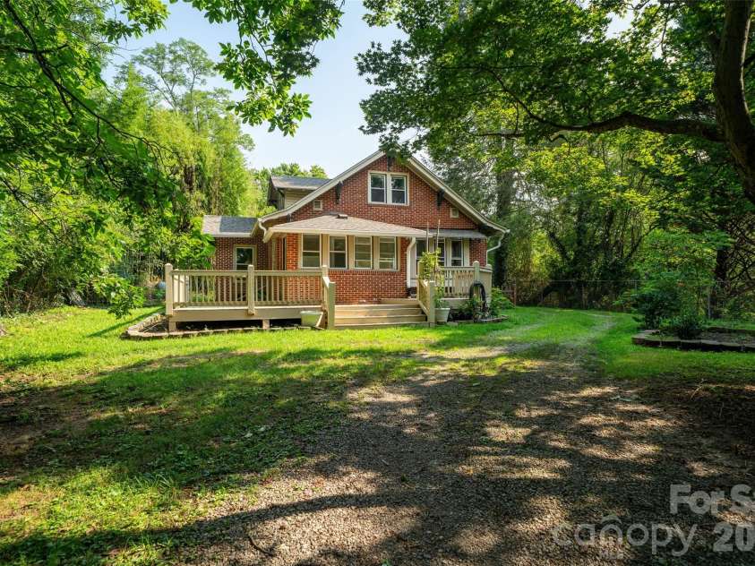 76 Starnes Cove Road, Asheville, NC 28806.  MLS# CAR4406015, YatesRealty ID 41642. 