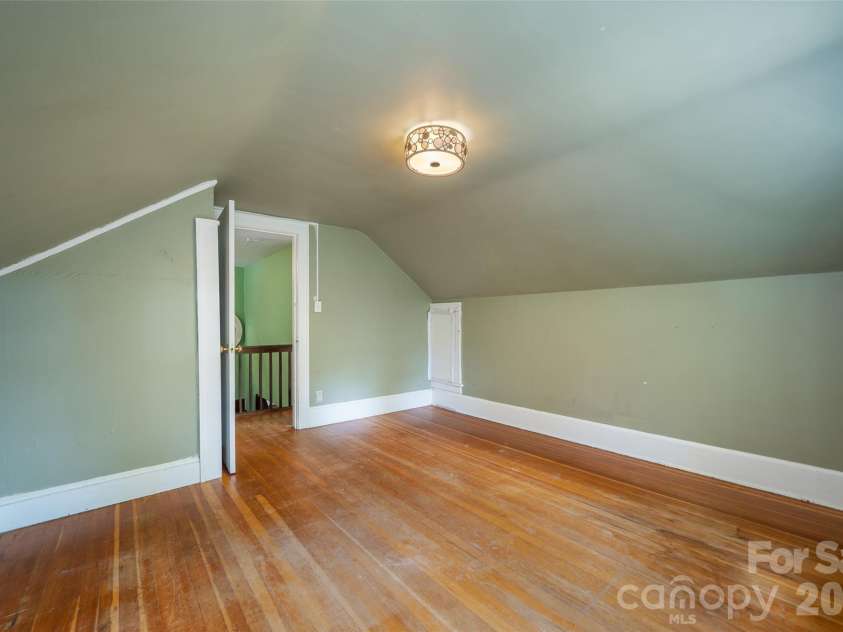 76 Starnes Cove Road, Asheville, NC 28806.  MLS# CAR4406015, YatesRealty ID 41642. 