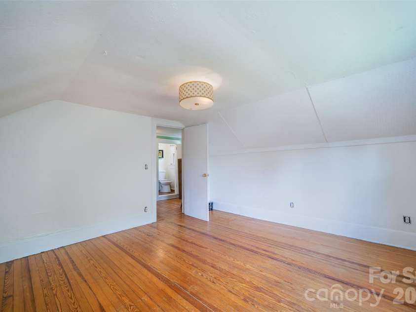 76 Starnes Cove Road, Asheville, NC 28806.  MLS# CAR4406015, YatesRealty ID 41642. 