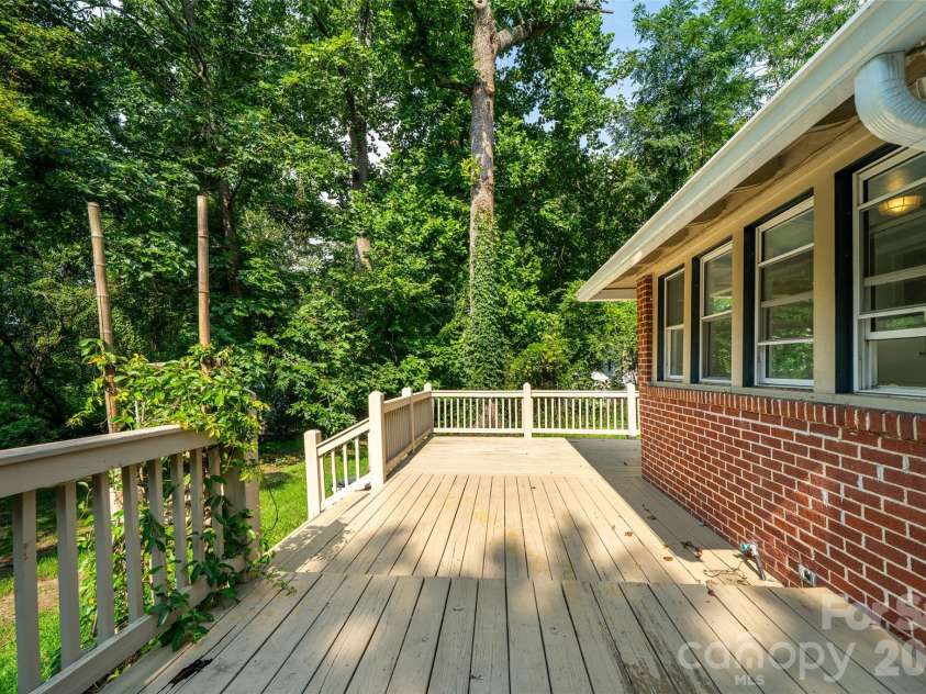 76 Starnes Cove Road, Asheville, NC 28806.  MLS# CAR4406015, YatesRealty ID 41642. 
