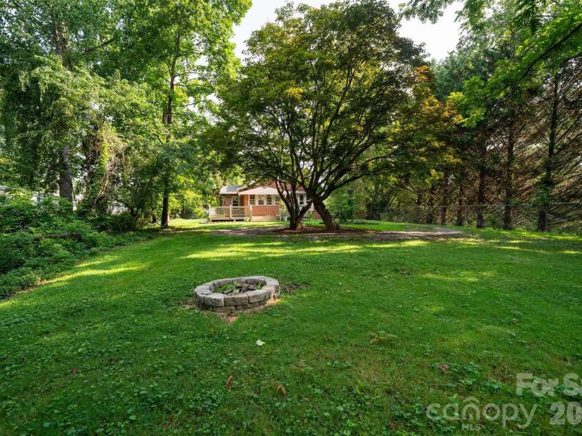 76 Starnes Cove Road, Asheville, NC 28806.  MLS# CAR4406015, YatesRealty ID 41642. 