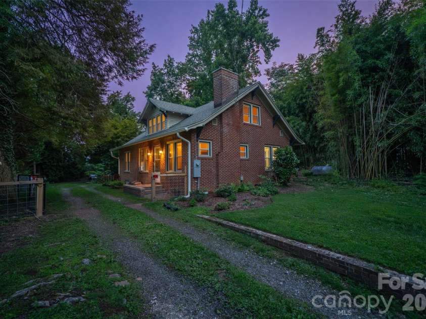 76 Starnes Cove Road, Asheville, NC 28806.  MLS# CAR4406015, YatesRealty ID 41642. 