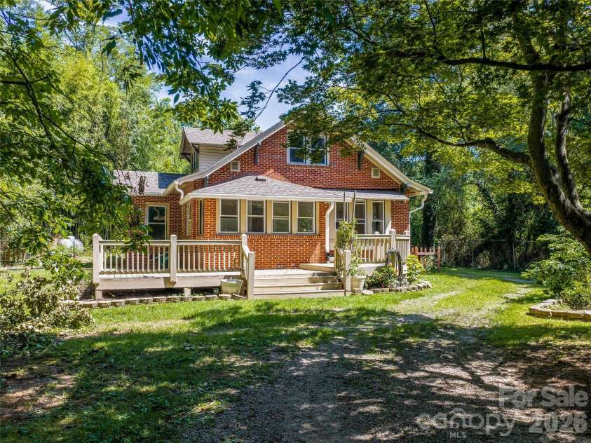 76 Starnes Cove Road, Asheville, NC 28806.  MLS# CAR4406015, YatesRealty ID 41642. 