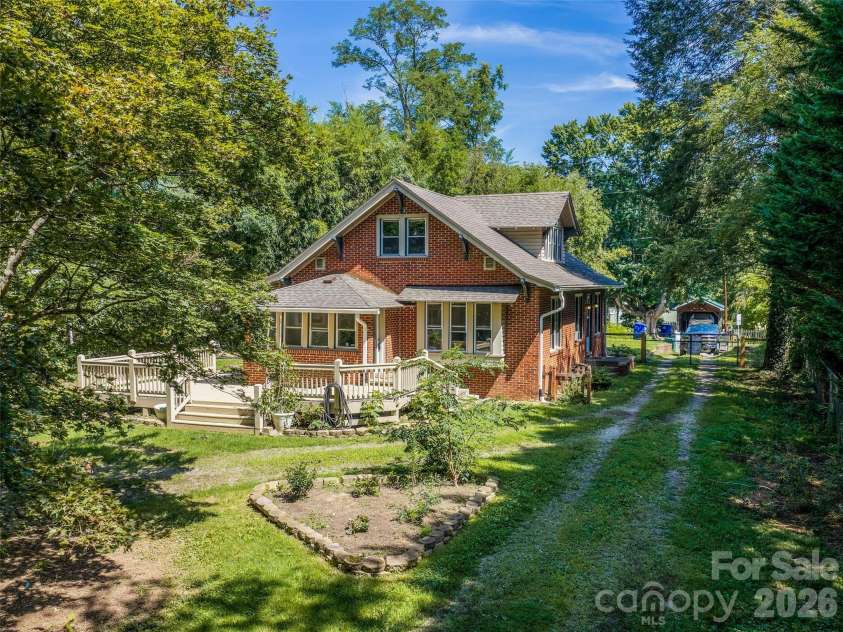 76 Starnes Cove Road, Asheville, NC 28806.  MLS# CAR4406015, YatesRealty ID 41642. 