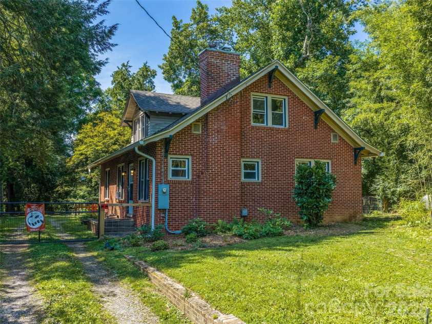 76 Starnes Cove Road, Asheville, NC 28806.  MLS# CAR4406015, YatesRealty ID 41642. 