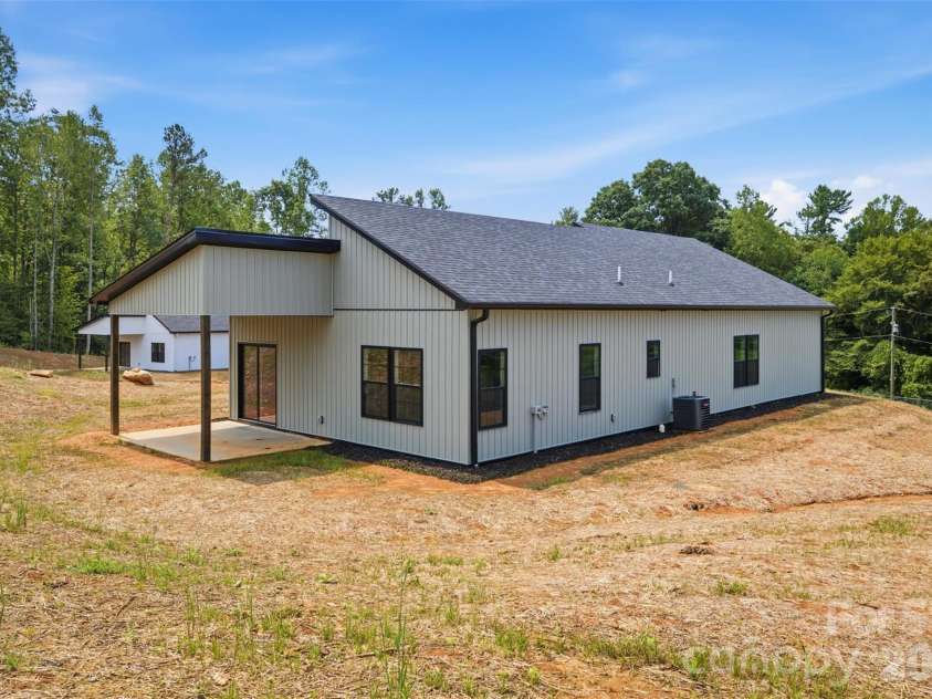 913 Overlook Drive, Lenoir, NC 28645.  MLS# CAR4405017, YatesRealty ID 41643. 