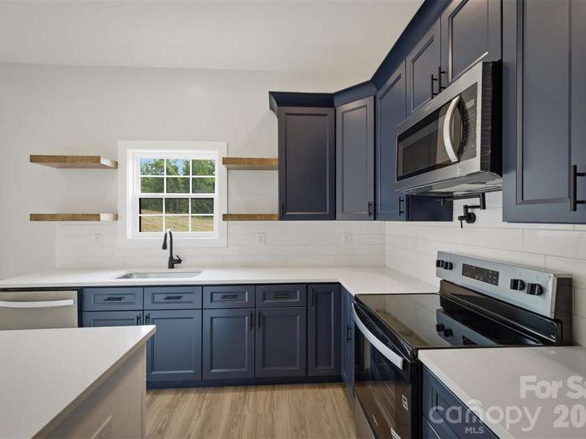913 Overlook Drive, Lenoir, NC 28645.  MLS# CAR4405017, YatesRealty ID 41643. 