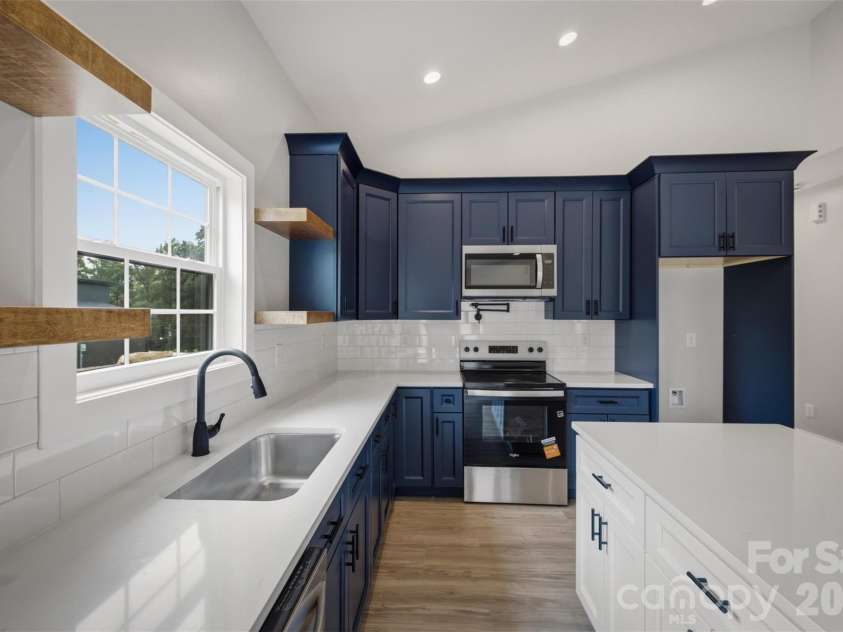 913 Overlook Drive, Lenoir, NC 28645.  MLS# CAR4405017, YatesRealty ID 41643. 