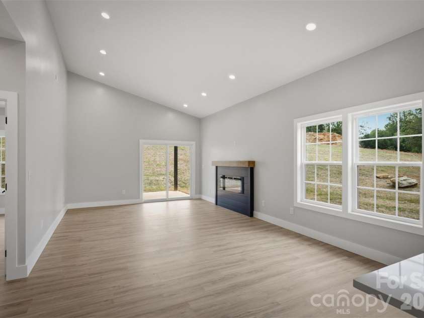 913 Overlook Drive, Lenoir, NC 28645.  MLS# CAR4405017, YatesRealty ID 41643. 