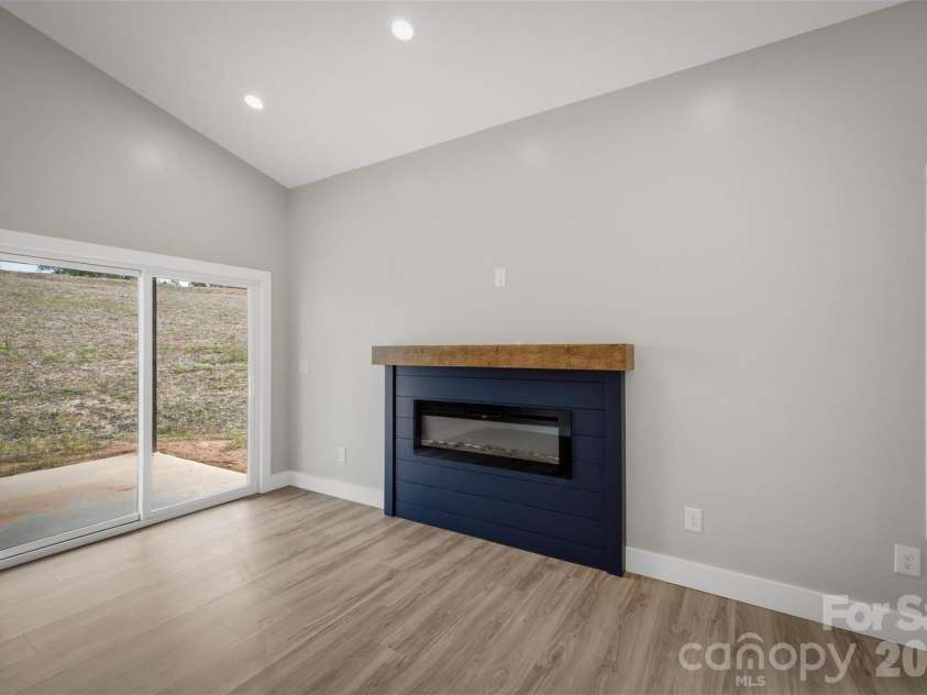 913 Overlook Drive, Lenoir, NC 28645.  MLS# CAR4405017, YatesRealty ID 41643. 