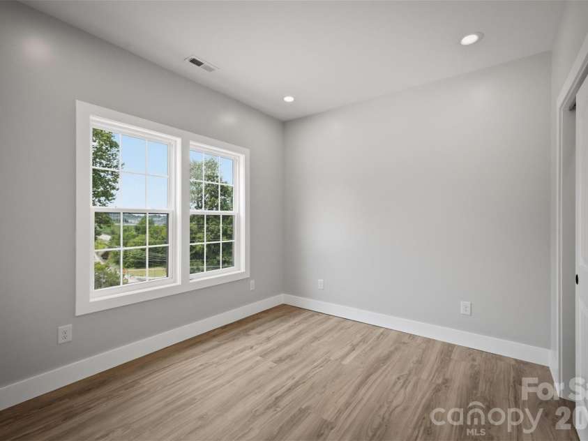 913 Overlook Drive, Lenoir, NC 28645.  MLS# CAR4405017, YatesRealty ID 41643. 
