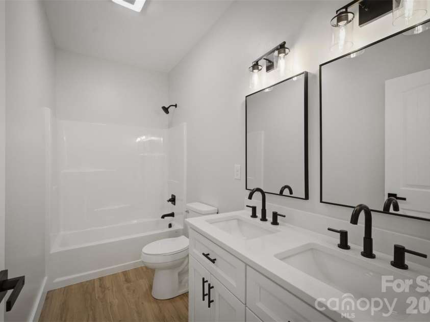 913 Overlook Drive, Lenoir, NC 28645.  MLS# CAR4405017, YatesRealty ID 41643. 