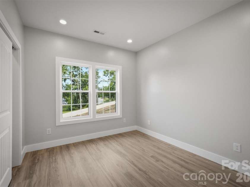 913 Overlook Drive, Lenoir, NC 28645.  MLS# CAR4405017, YatesRealty ID 41643. 