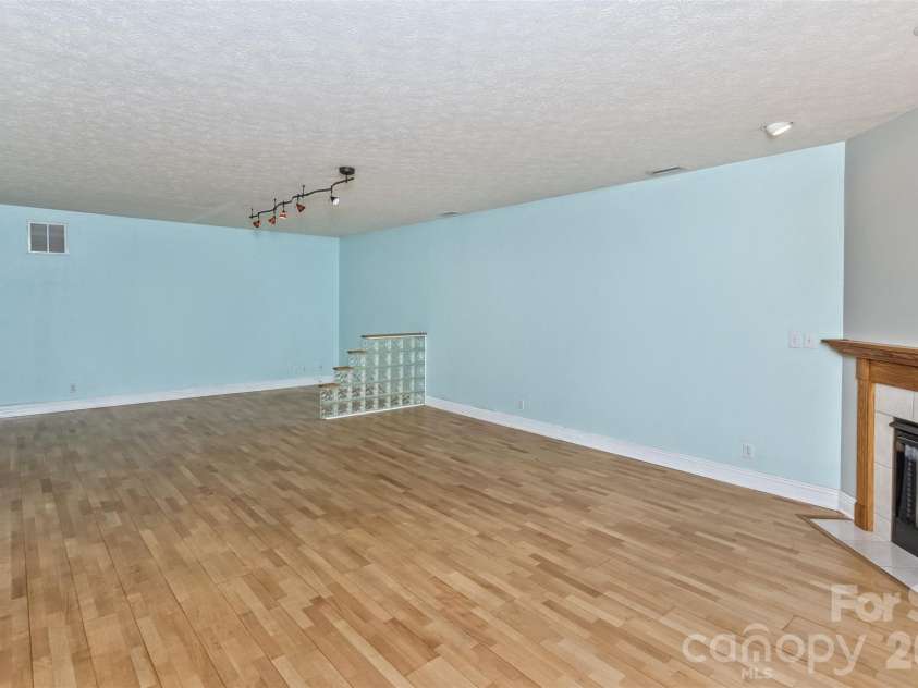 100 Titleist Way, Hendersonville, NC 28739.  MLS# CAR4407640, YatesRealty ID 41644. 