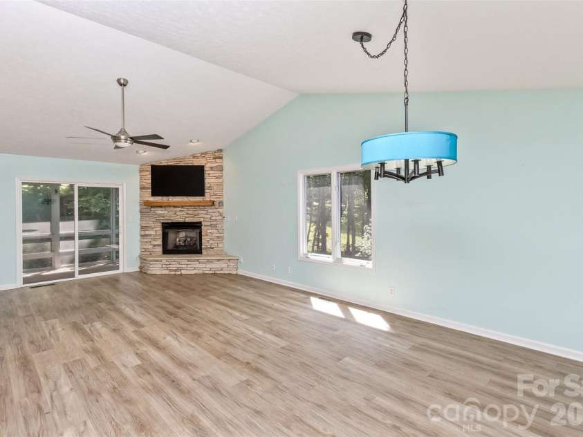 100 Titleist Way, Hendersonville, NC 28739.  MLS# CAR4407640, YatesRealty ID 41644. Living & Dining