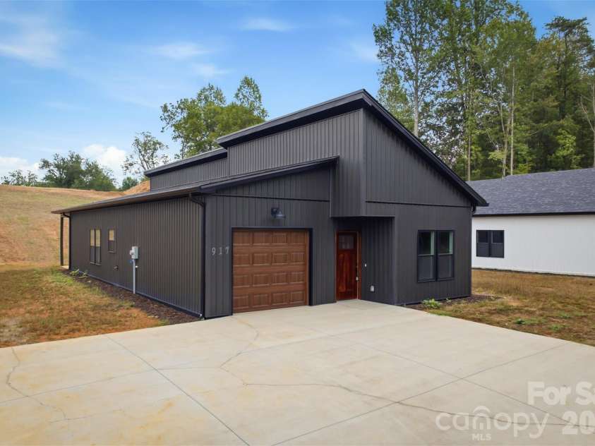 917 Overlook Drive, Lenoir, NC 28645.  MLS# CAR4405021, YatesRealty ID 41645. 