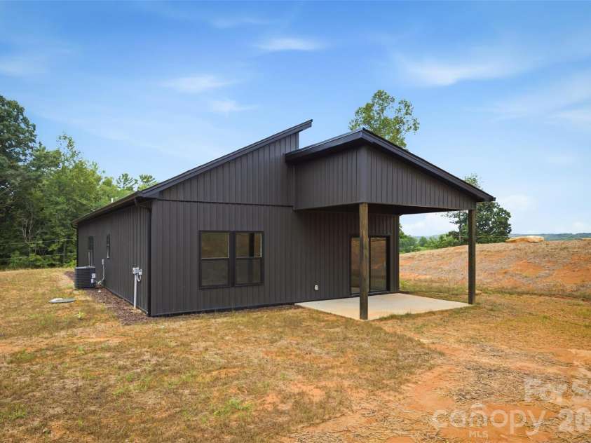 917 Overlook Drive, Lenoir, NC 28645.  MLS# CAR4405021, YatesRealty ID 41645. 